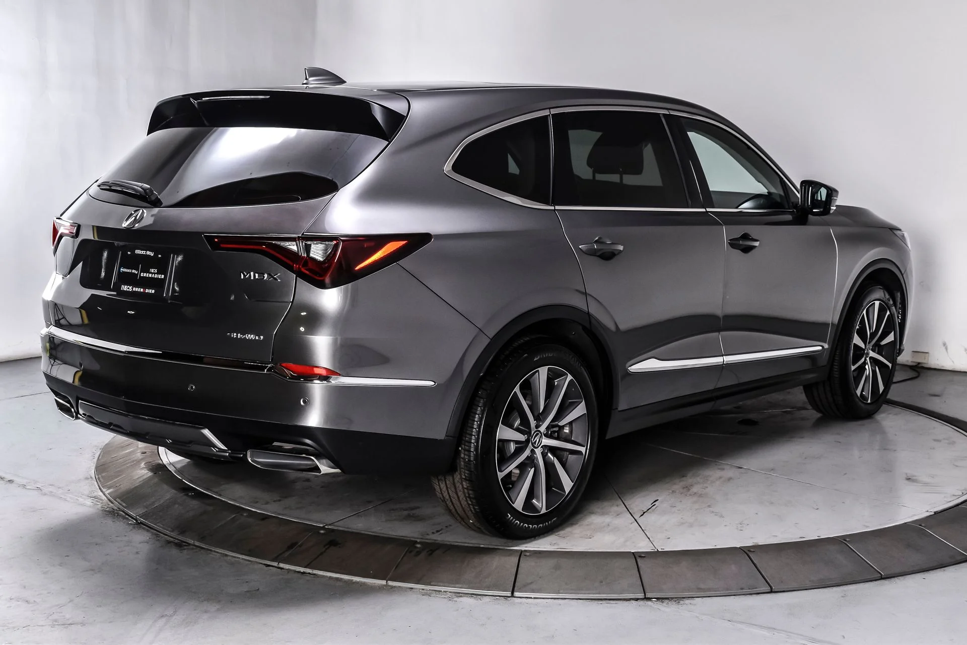 Used 2025 Majestic Black Pearl Acura Technology Package image 6