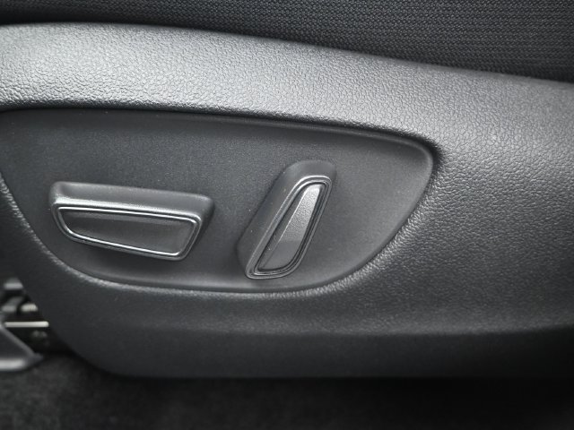 Used 2025 Wind Chill Pearl Toyota LE image 9