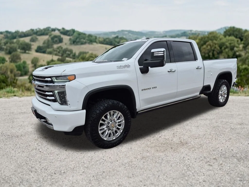 Used 2022 White Chevrolet High Country image 3