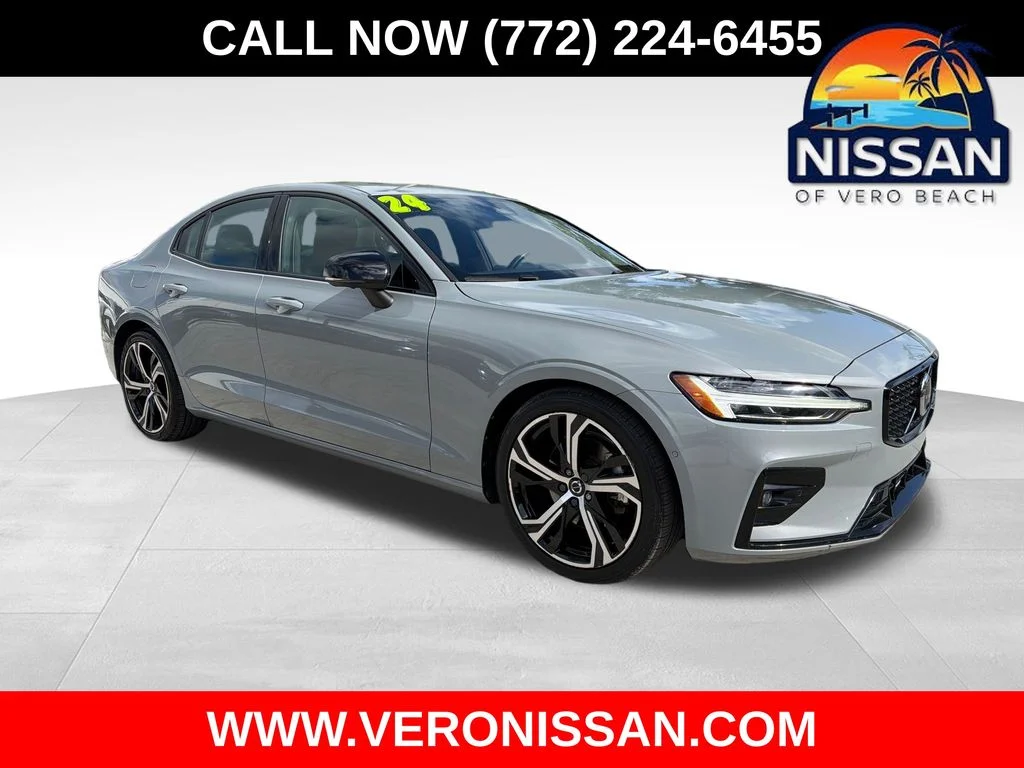 2024 Volvo S60 B5 Plus Dark Theme's photo