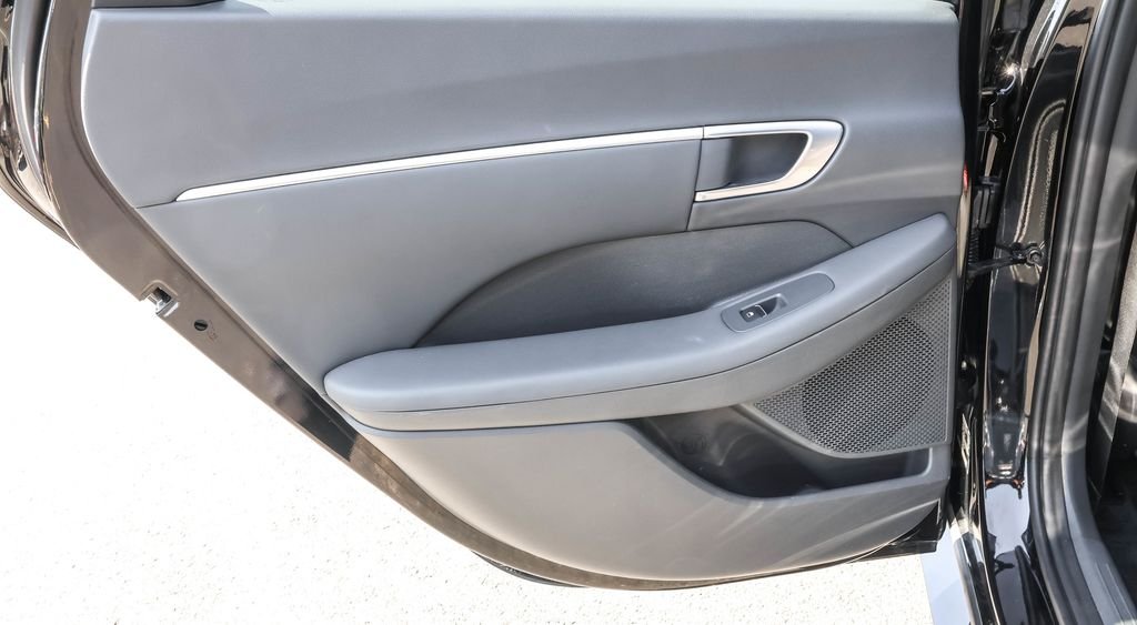 Used 2021 Black Hyundai SEL Plus image 26