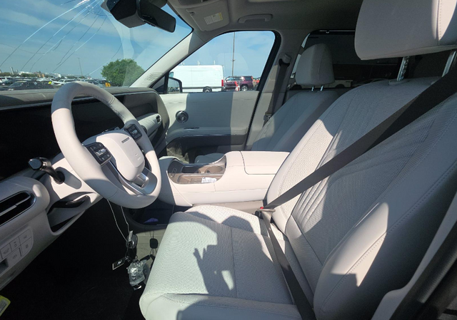 Certified Used 2026 Gray Hyundai SEL Premium image 5