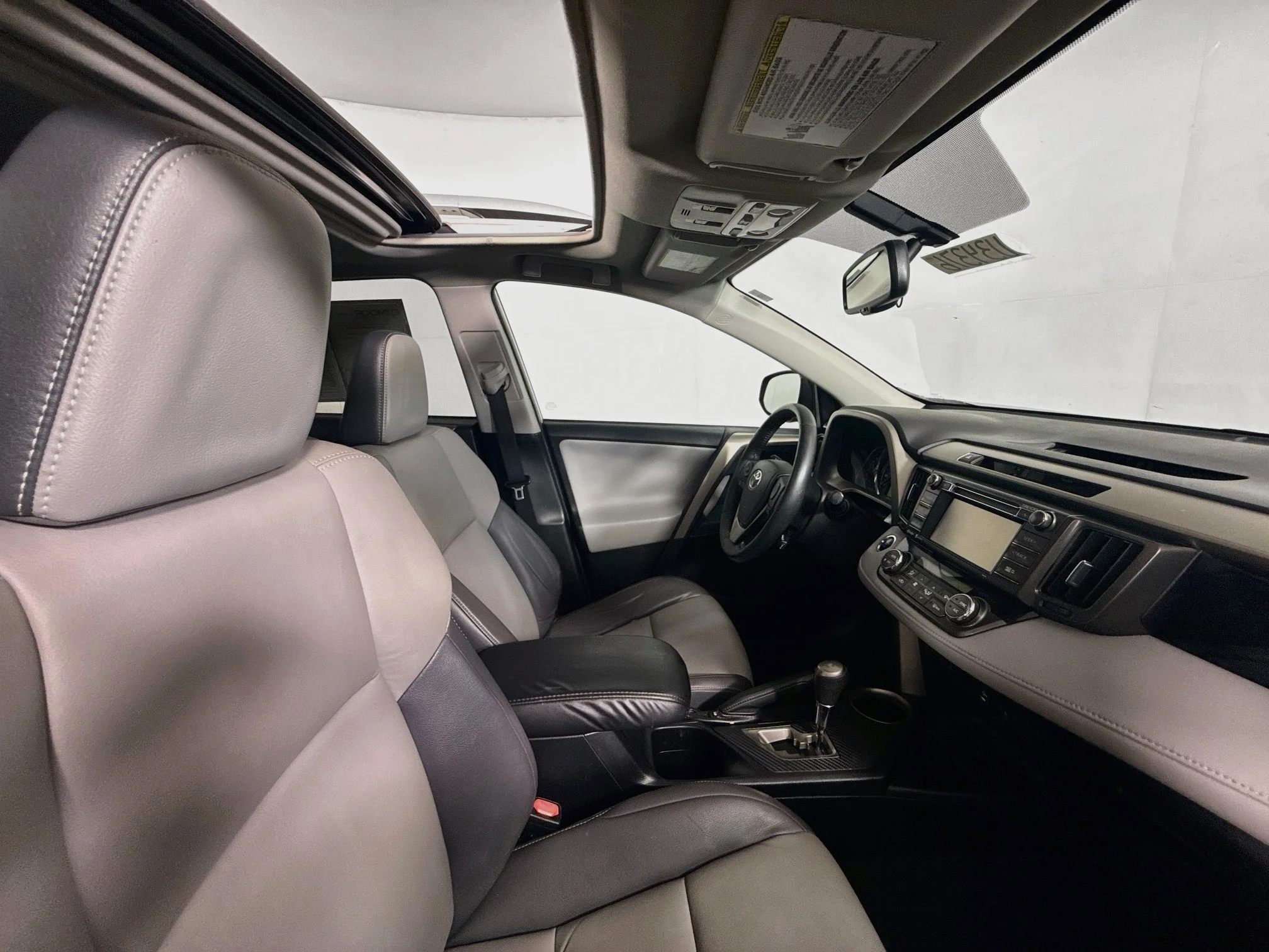 Used 2015 Classic Silver Metallic Toyota Limited image 27