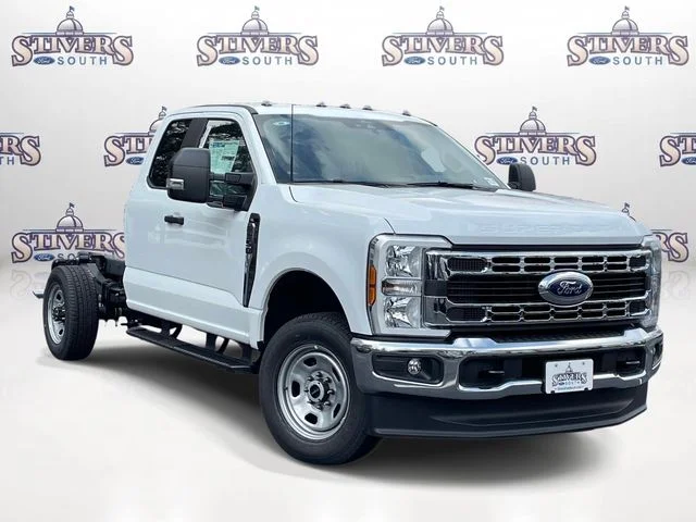 2026 Ford F-350 Super Duty Chassis Cab XL