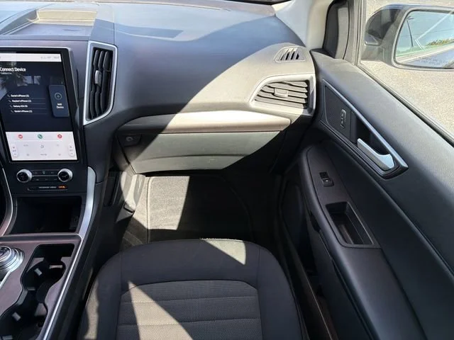 Used 2022 Black Ford SE image 15