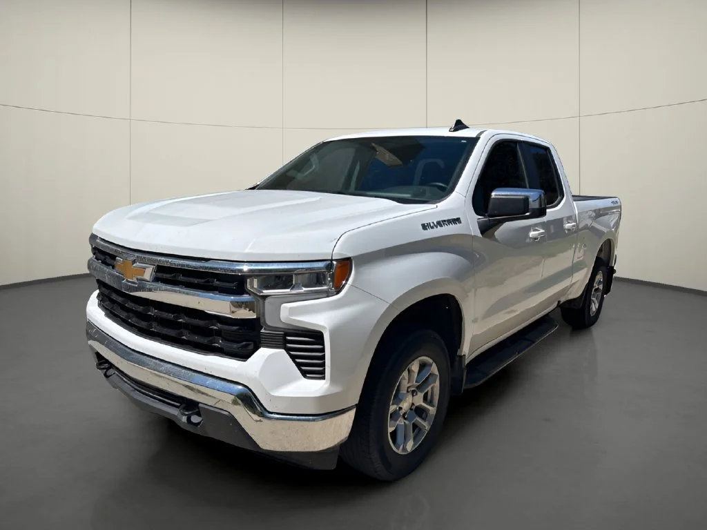 Used 2023 SUMMIT WHITE Chevrolet LT image 2
