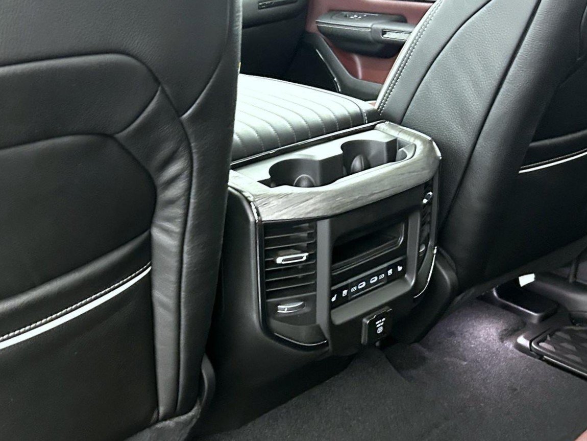 New 2027 Diamond Black Crystal Pearl-Coat Exterior Paint RAM Limited image 22