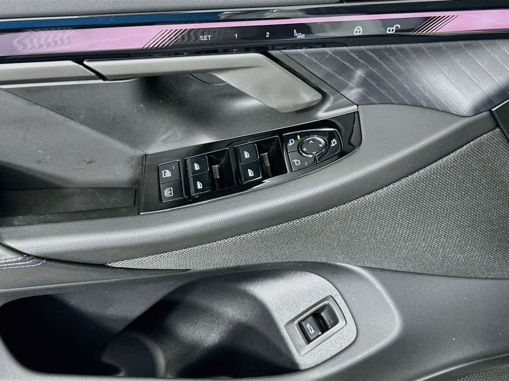 2026 BMW 5 Series 550e - Photo 18