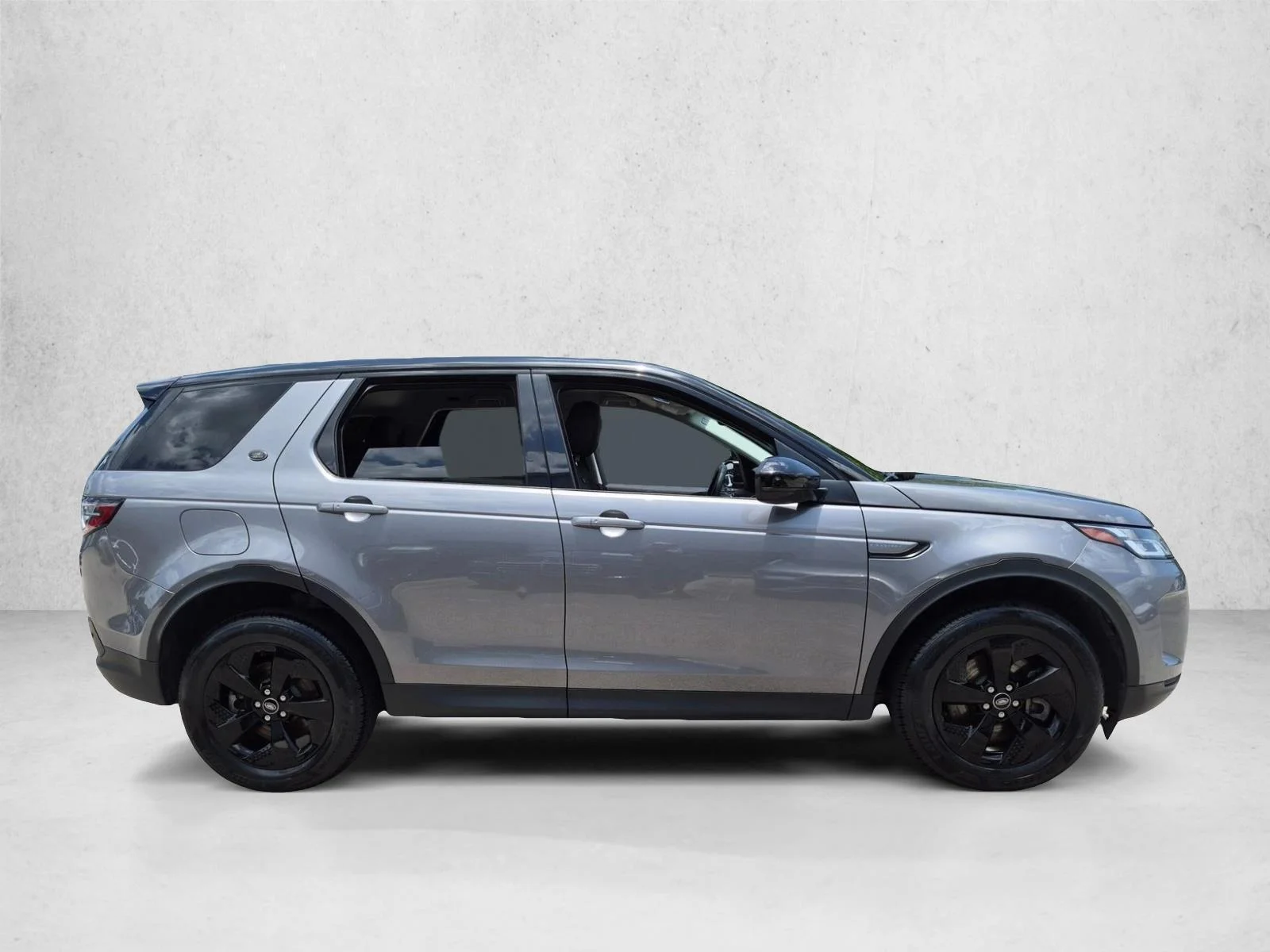 Used 2023 Grey Land Rover S image 4