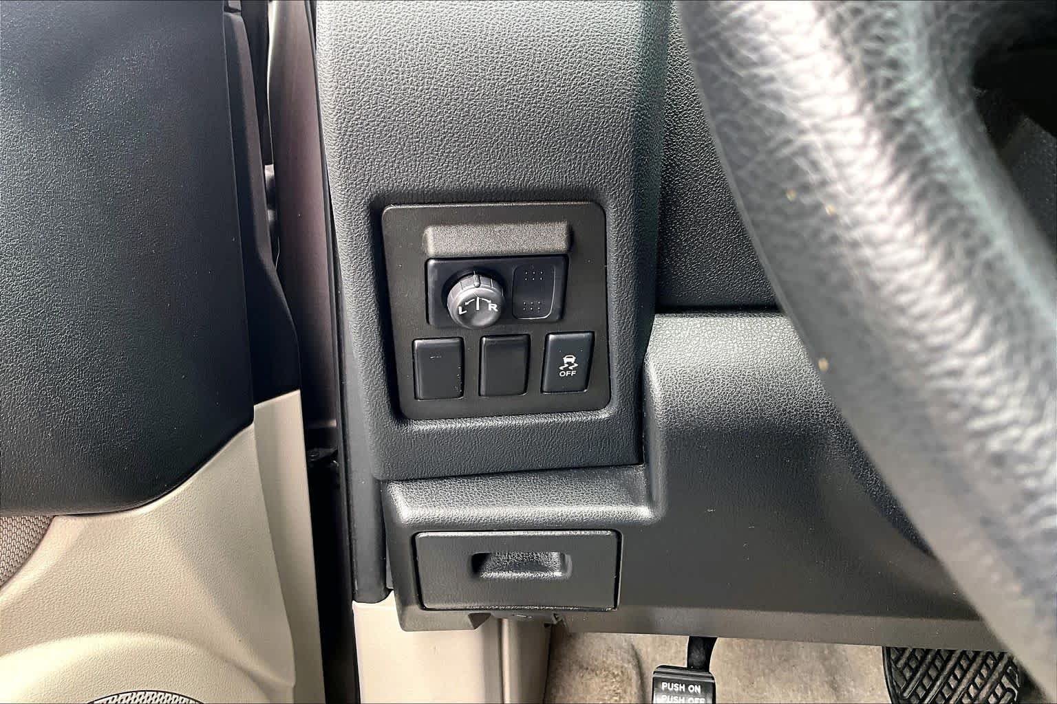Used 2012 Platinum Graphite Nissan S image 33