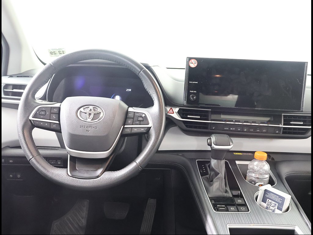 Used 2025 Celestial Silver Metallic Toyota XLE 8-Passenger image 7