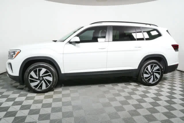 New 2026 Opal White Pearl Volkswagen 2.0T SE w/Technology image 30