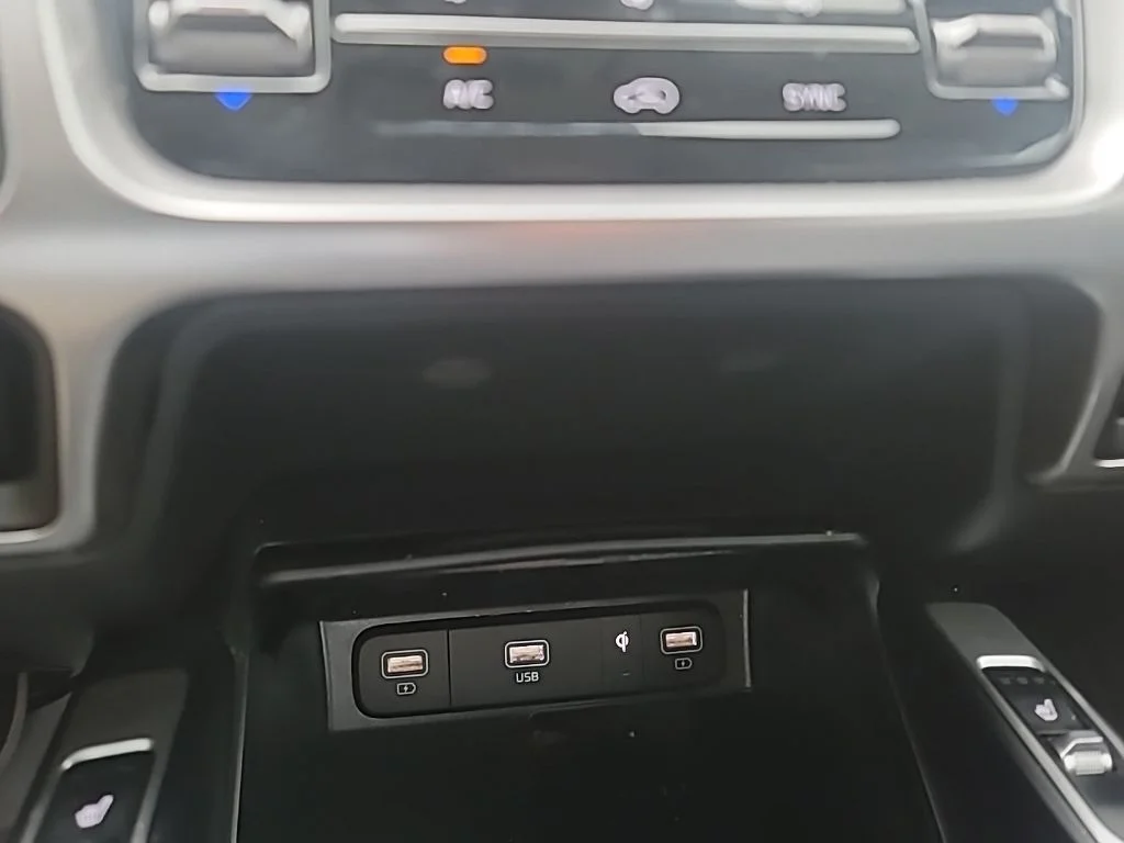 Used 2021 Red Kia EX image 17