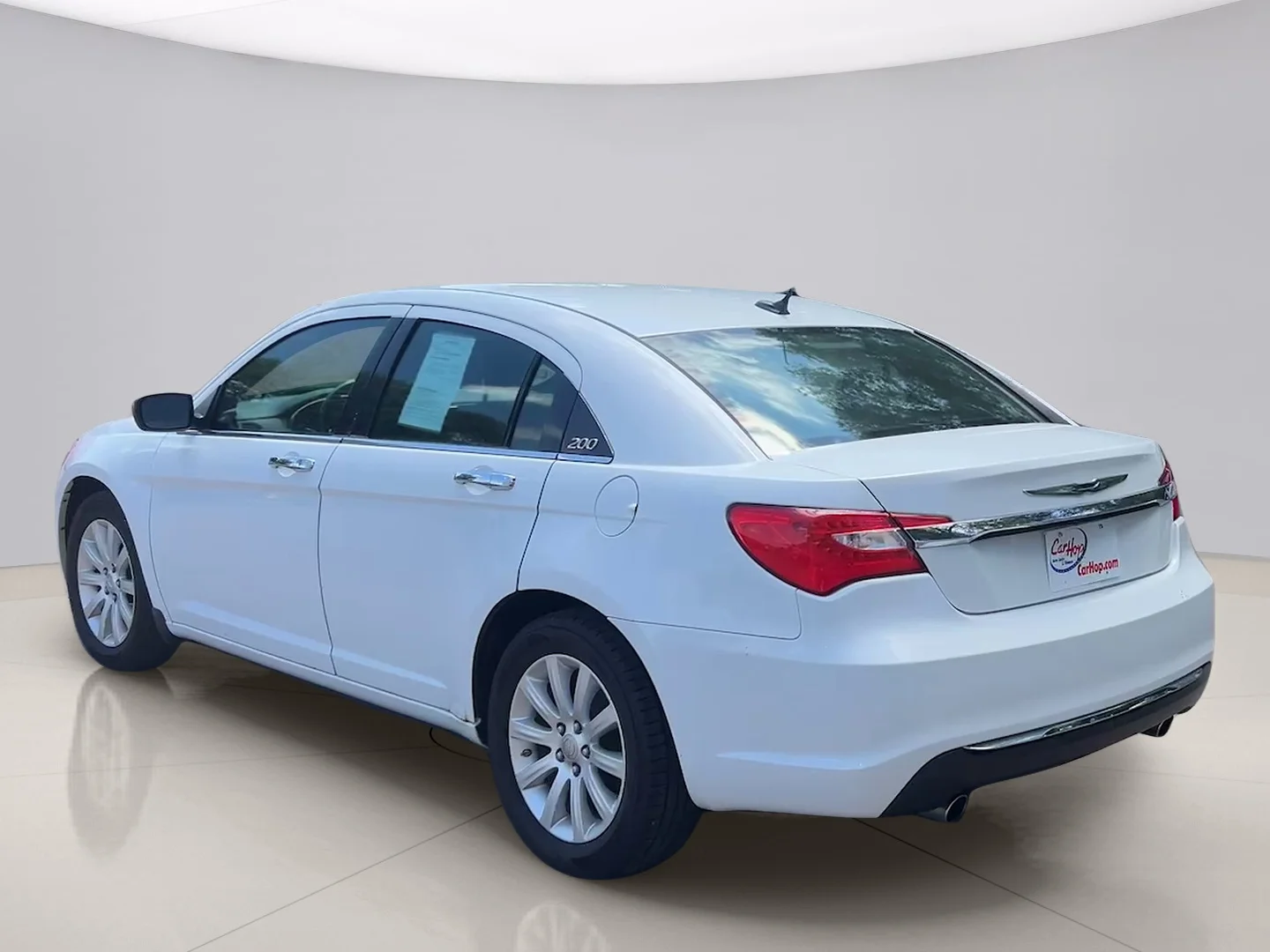 Used 2014 White Chrysler LIMITED image 3