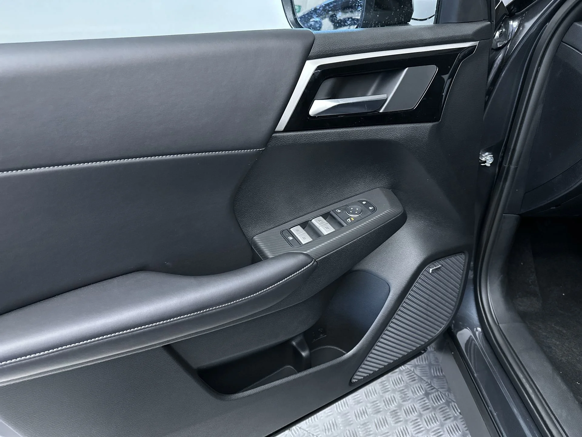 New 2026 Graphite Gray Mitsubishi LE 1.5T S-AWC image 14