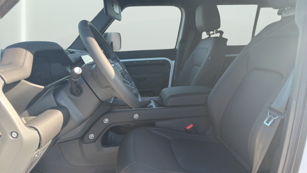 New 2026 Fuji White Land Rover X-Dynamic SE image 17
