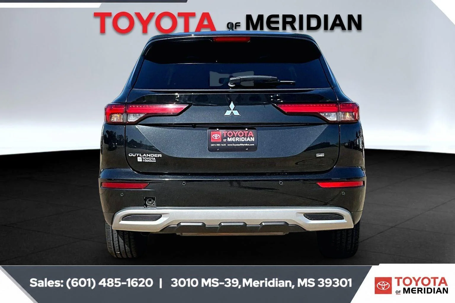 Used 2024 Black Diamond Mitsubishi SE image 4