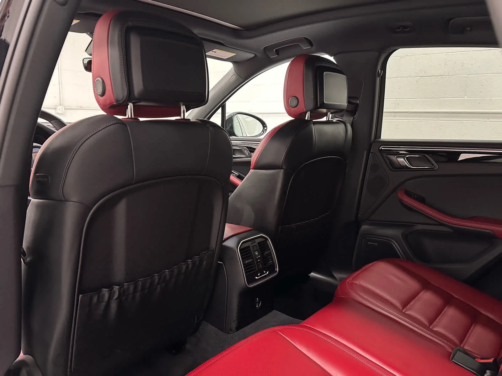2024 Porsche Macan S - Photo 14