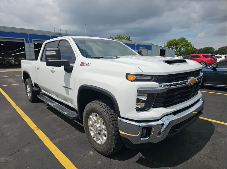Used 2024 White Chevrolet LT image 3