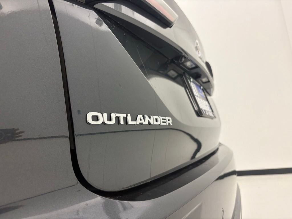 Used 2025 Gray Mitsubishi SE image 24