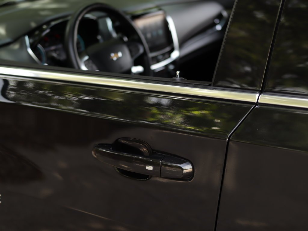 Used 2023 Mosaic Black Metallic Chevrolet LT Cloth image 39