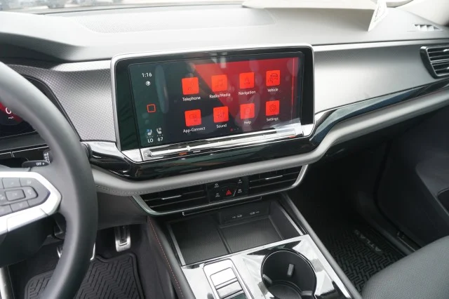 New 2024  Volkswagen 2.0T Peak Edition SEL image 29