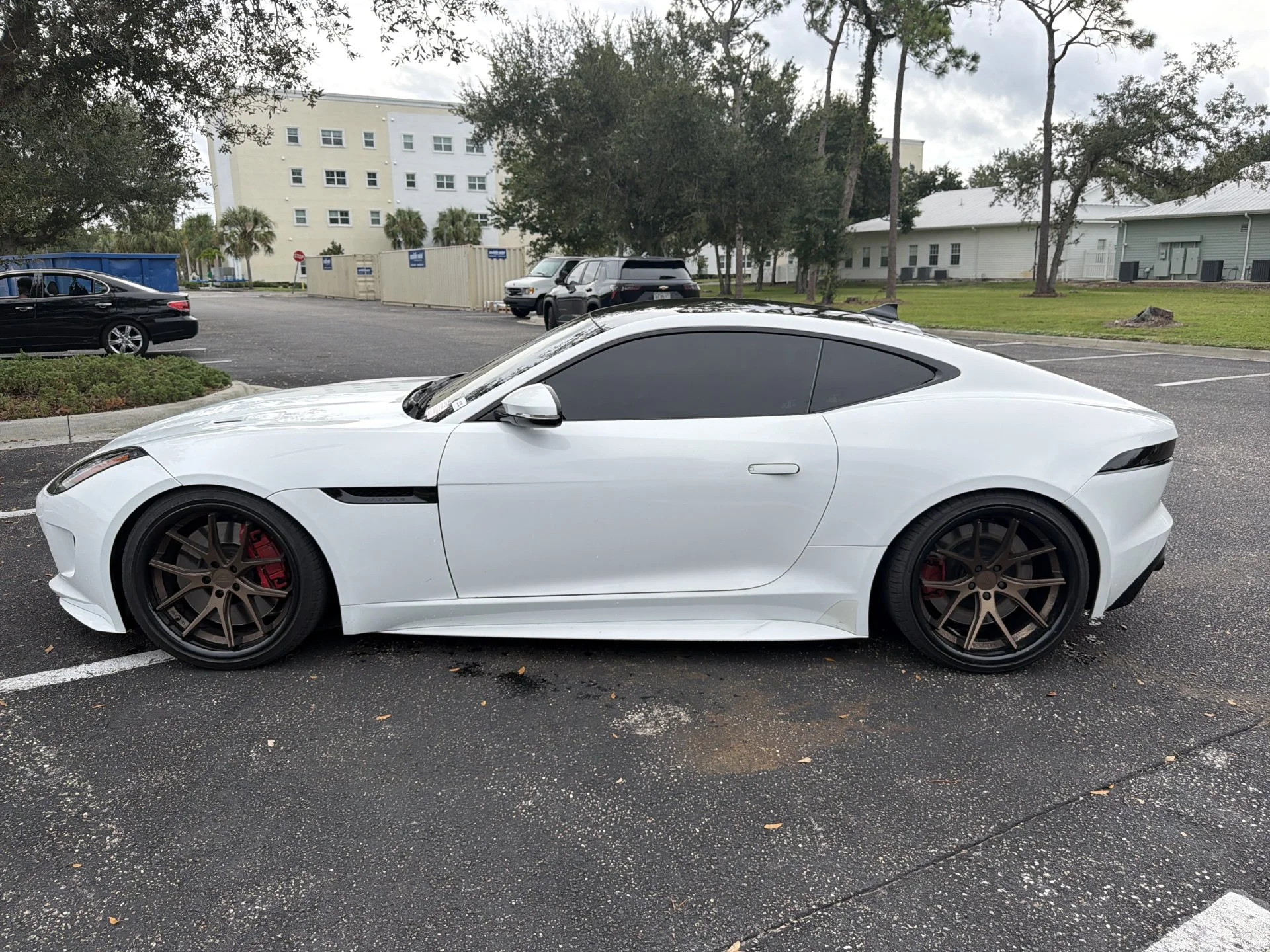 Used 2016  Jaguar R image 7