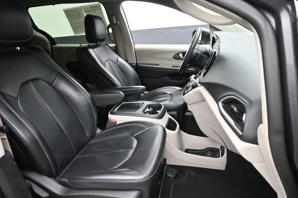 Certified Used 2023 Gray Chrysler Touring L image 9