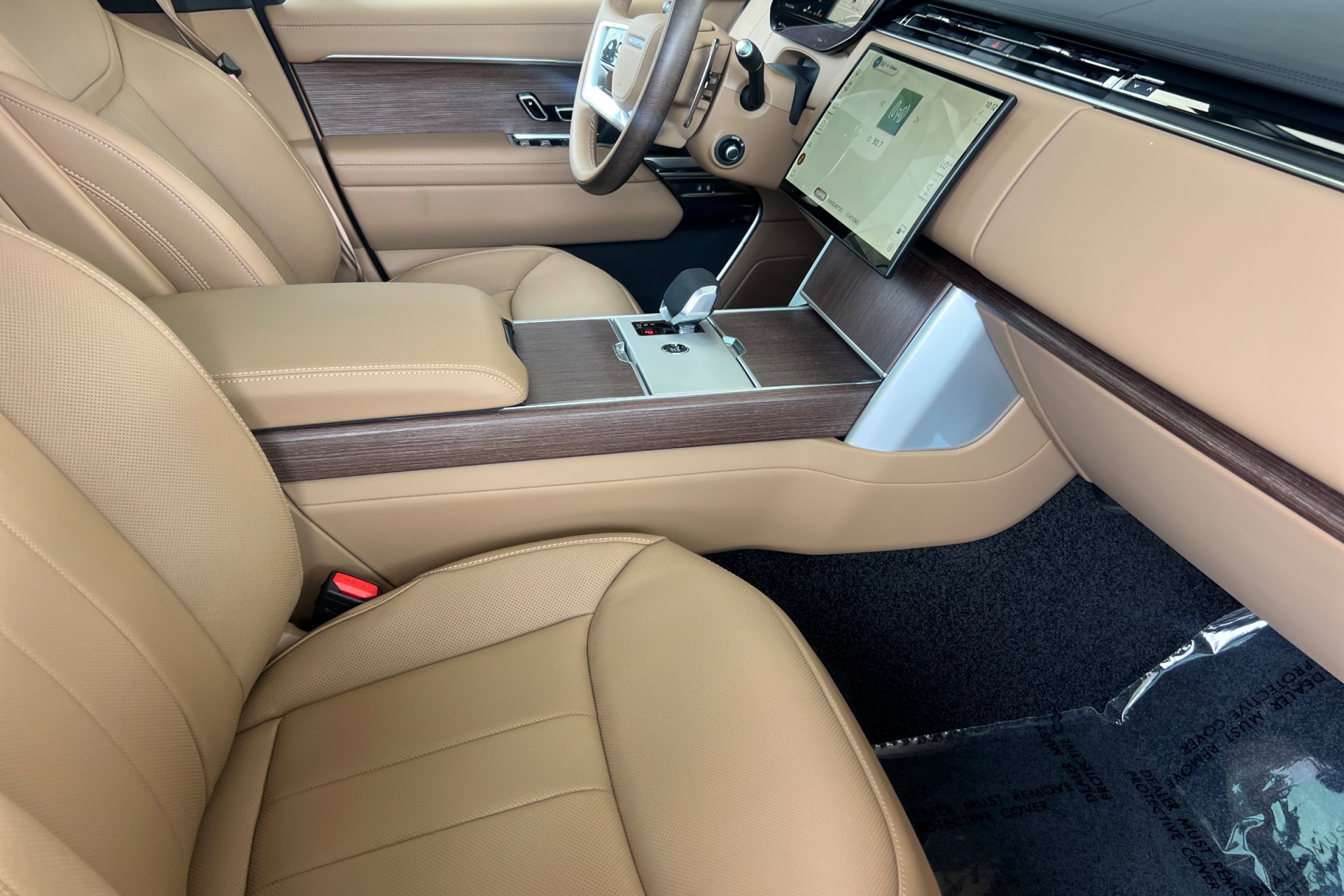New 2026 Eiger Grey Land Rover SE image 18