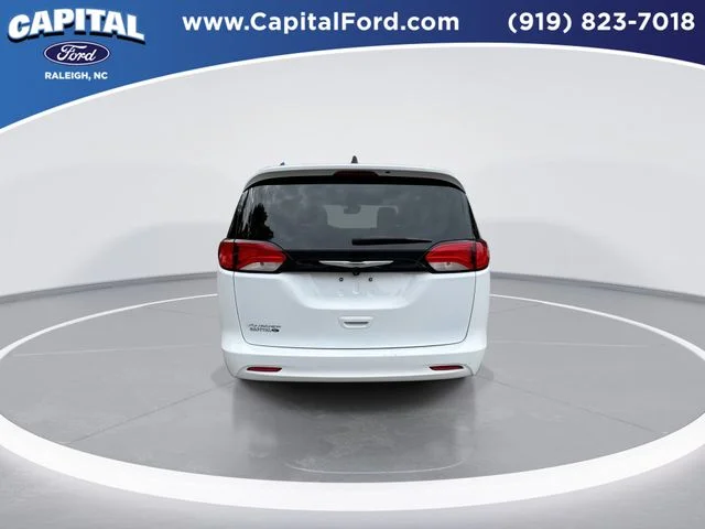 Used 2023 White Chrysler LX image 7