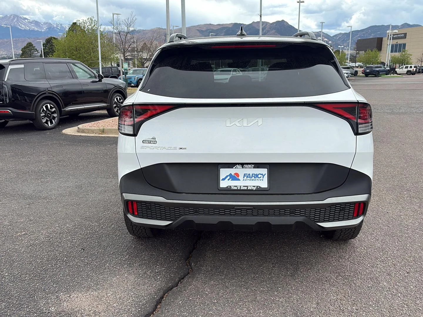 Used 2024 Glacial White Pearl/Ebony Black Roof Kia X-Pro image 7