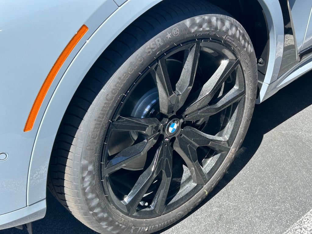 New 2027 Gray Metallic BMW xDrive40i image 3
