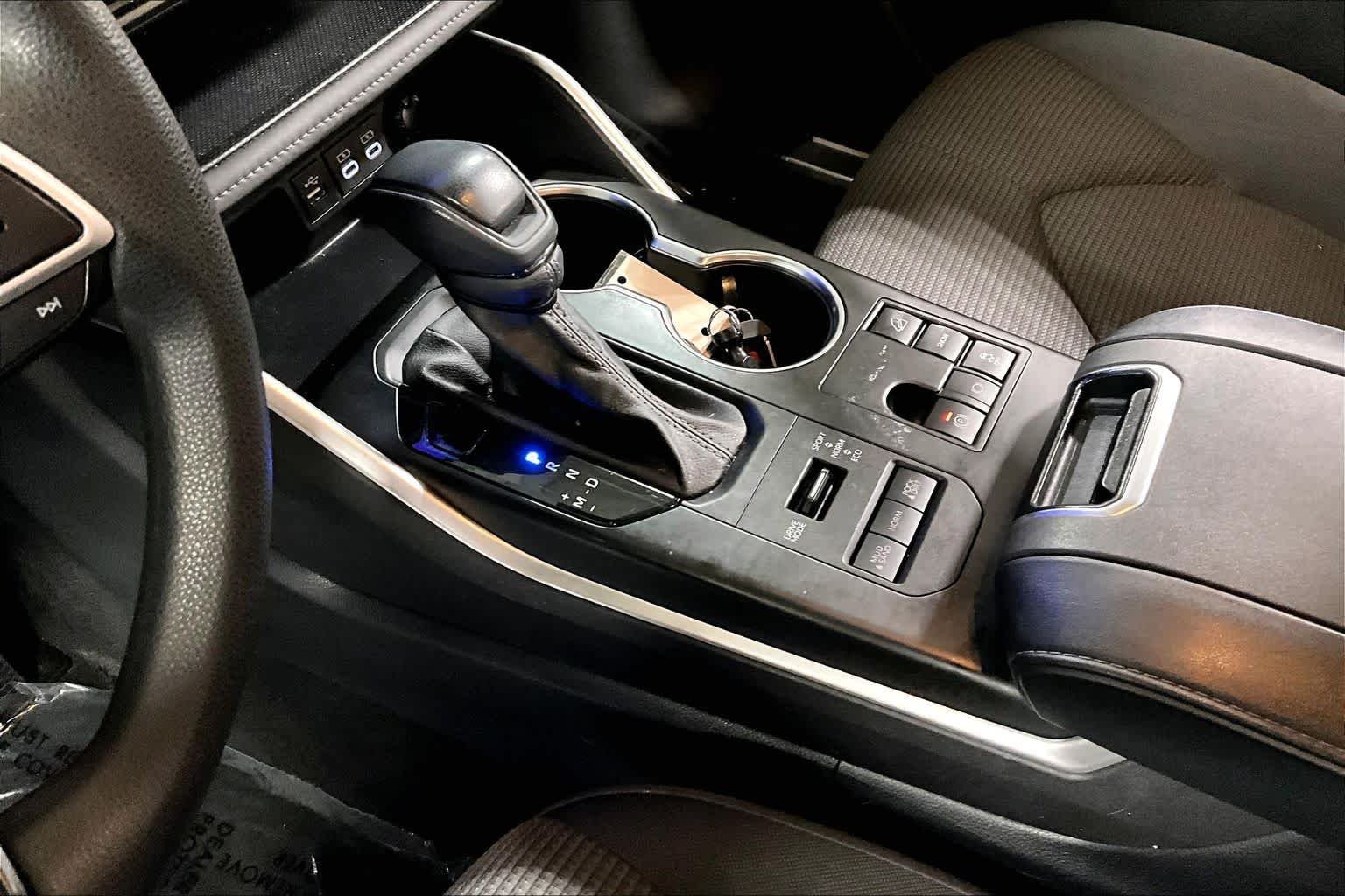 Used 2023 Midnight Black Metallic Toyota L image 17
