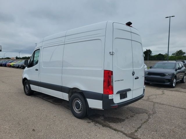 Used 2025 White Mercedes-Benz Cargo 144 WB image 20