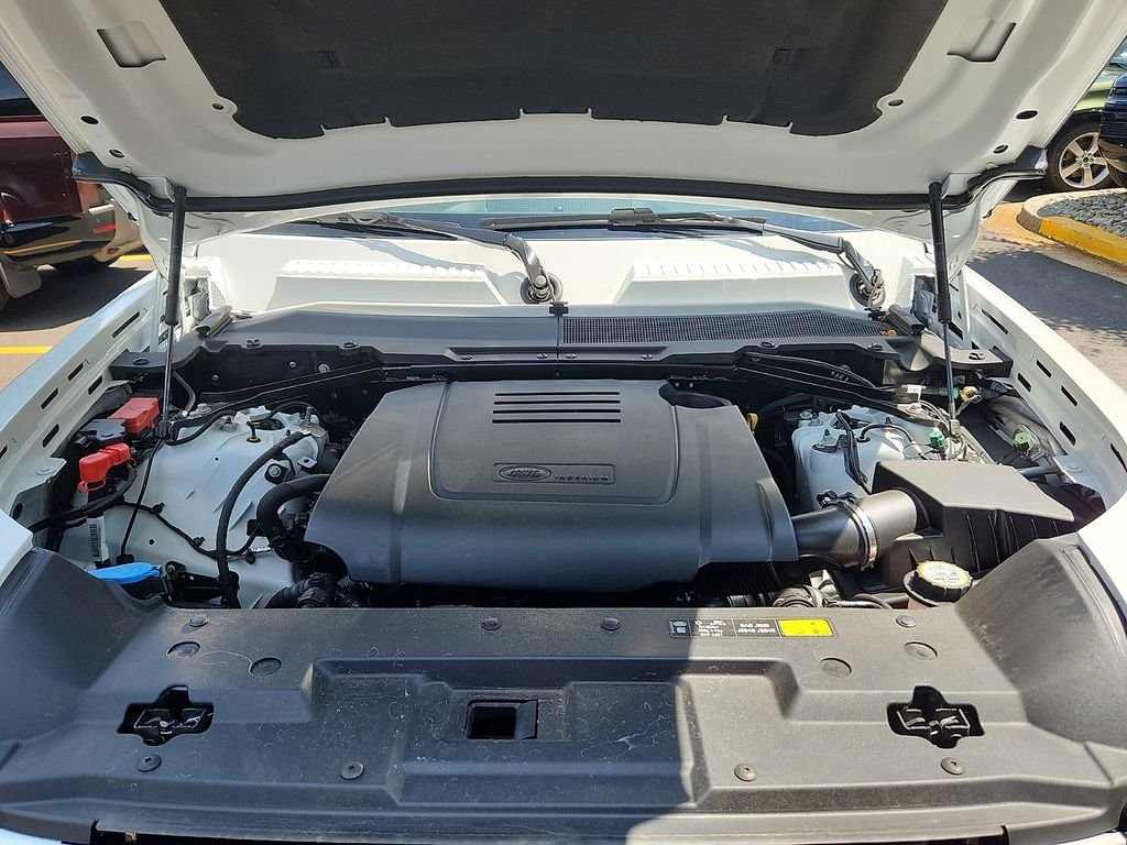 Used 2026 Fuji White Land Rover S image 28