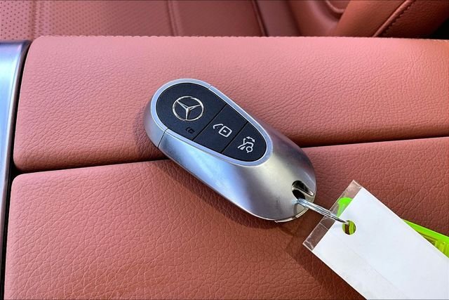 Used 2026  Mercedes-Benz GLC 300 image 36