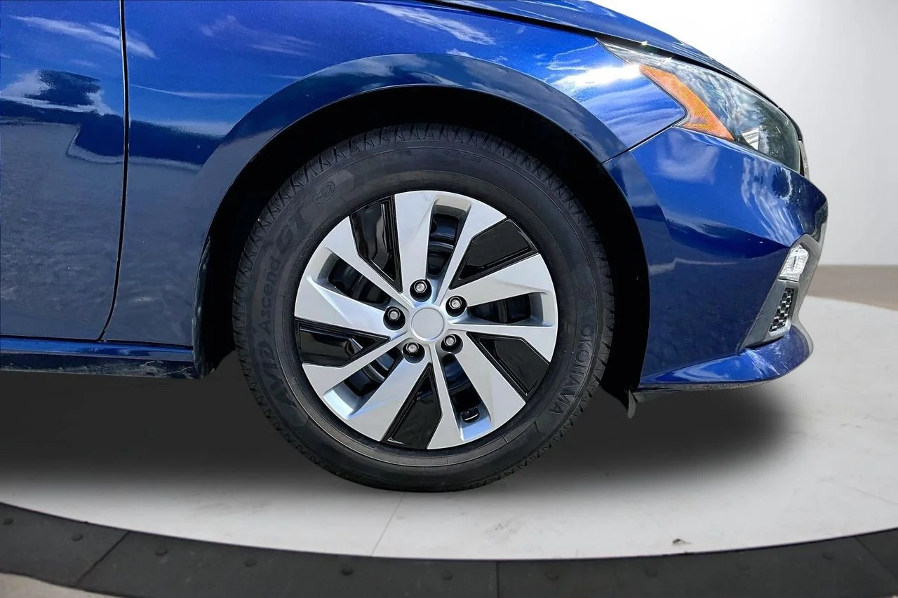 Certified Used 2022 Blue Nissan 2.5 S image 31