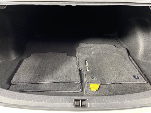 Certified Used 2022 Pearl Toyota SE image 38