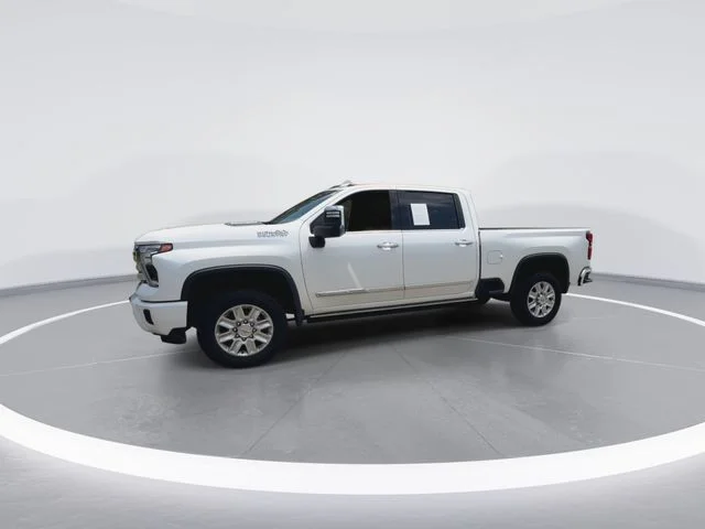 Used 2025 Beige Chevrolet High Country image 6