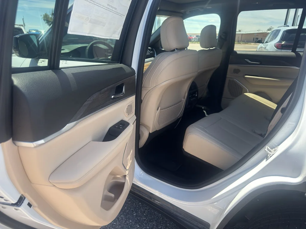 Used 2024 Bright White Clearcoat Jeep Limited image 14