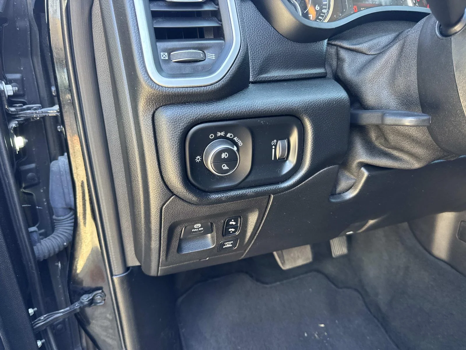 Used 2020 DIAMOND BLACK CRYSTAL PEARLCOAT Ram Lone Star image 20