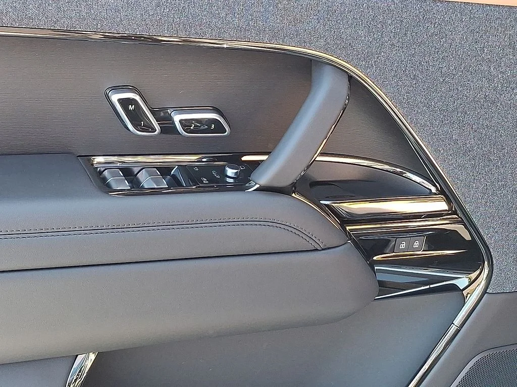 New 2026  Land Rover Dynamic SE image 8