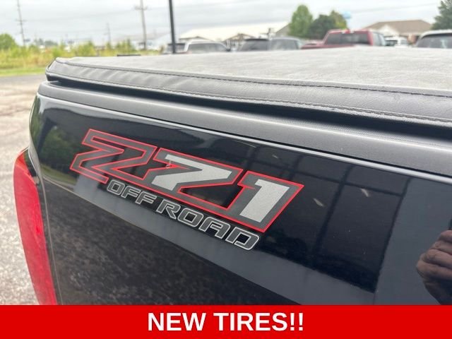 Used 2022 Black Chevrolet Z71 image 30