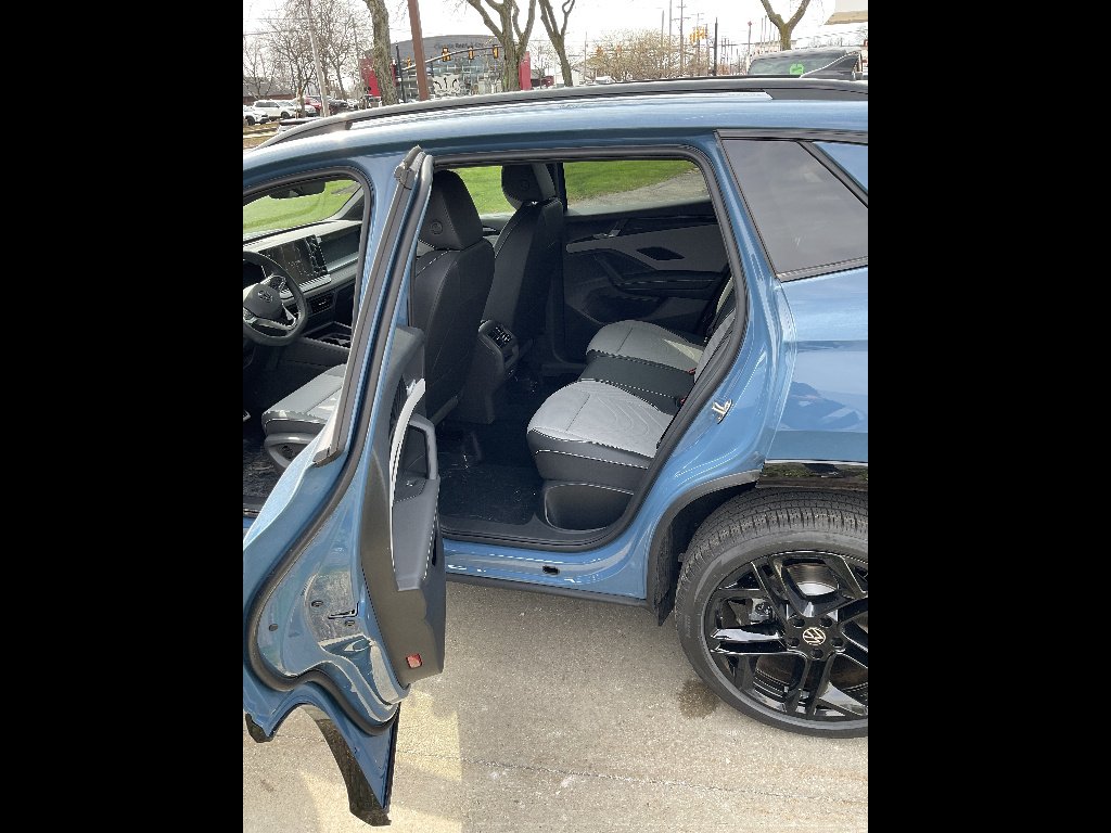 2026 Volkswagen Tiguan SE R-LINE BLACK - Photo 6