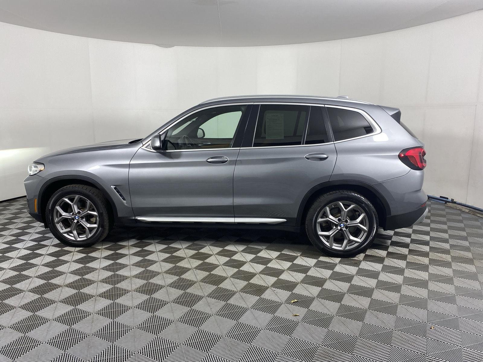 Used 2023 Skyscraper Gray Metallic BMW xDrive30i image 4