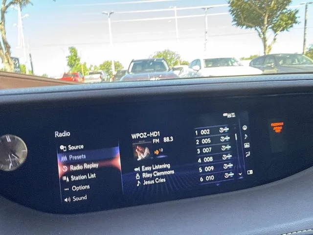 Used 2019  Lexus 500 Base image 31