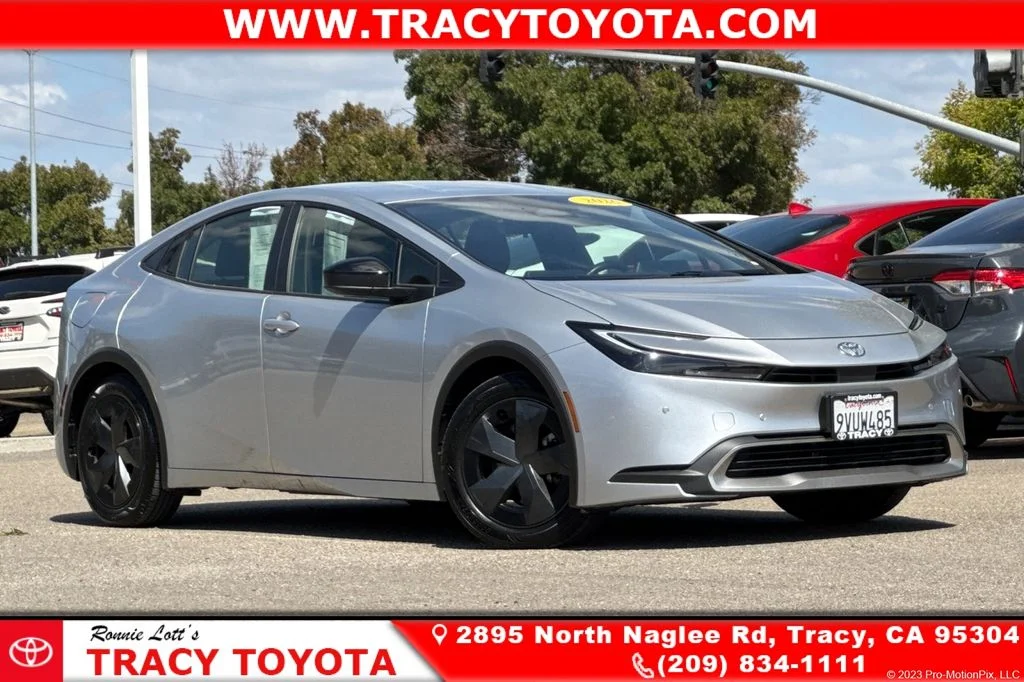 Used 2026  Toyota SE image 1