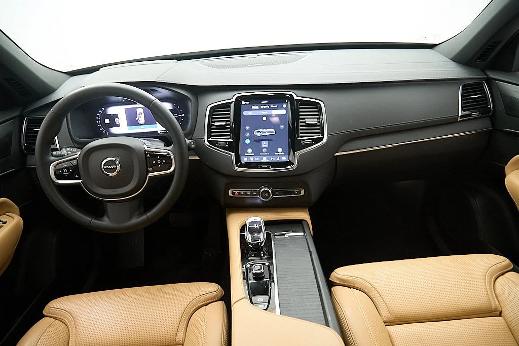 Certified Used 2023 Crystal White Volvo Ultimate image 26