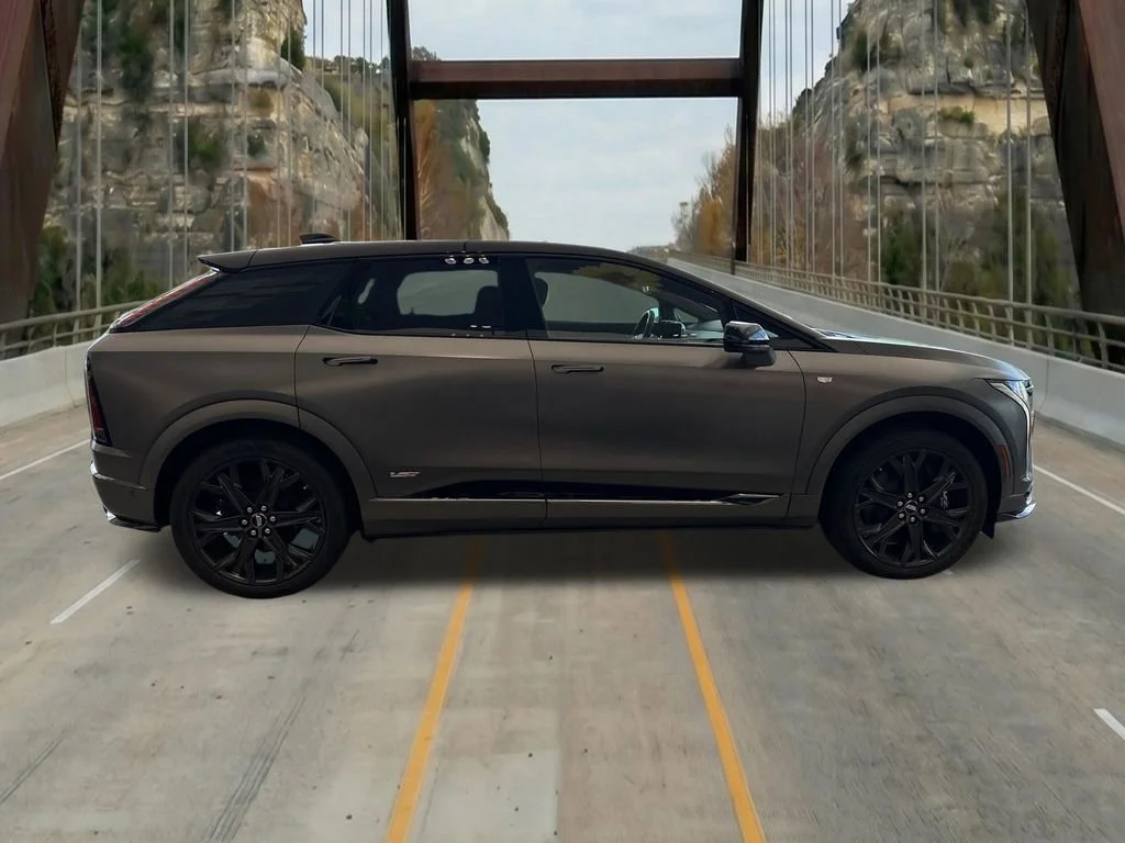 2026 Cadillac OPTIQ V-Series - Photo 8