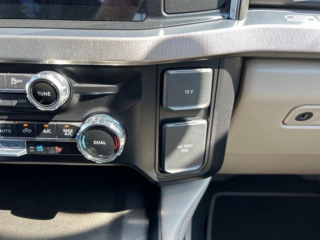 New 2026 Star White Metallic Tri-Coat Ford Platinum image 30